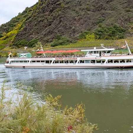 Апартаменты Grosszuegige Dg-wohnung Moselblick *