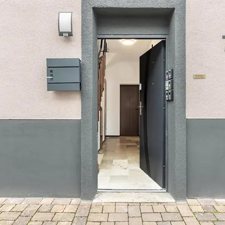 Апартаменты Grosszuegige Dg-wohnung Moselblick