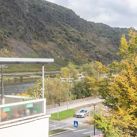 Grosszuegige Dg-wohnung Moselblick Apartman
