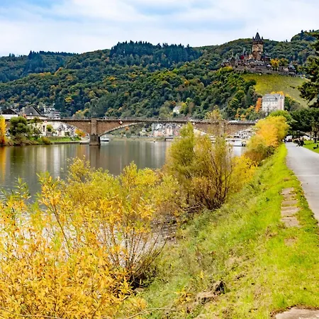 Grosszuegige Dg-wohnung Moselblick Апартаменты