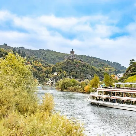 Апартаменты Grosszuegige Dg-wohnung Moselblick *