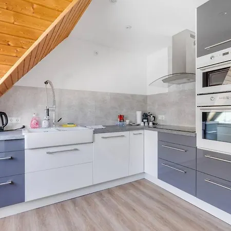 Апартаменты Grosszuegige Dg-wohnung Moselblick *