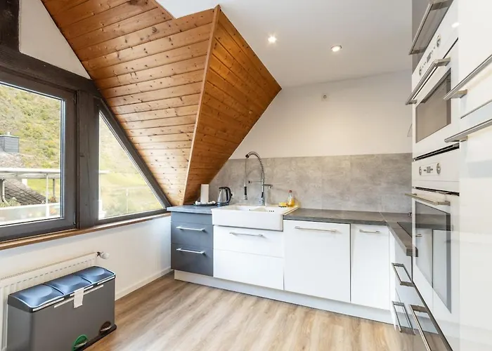 Grosszuegige Dg-wohnung Moselblick アパート