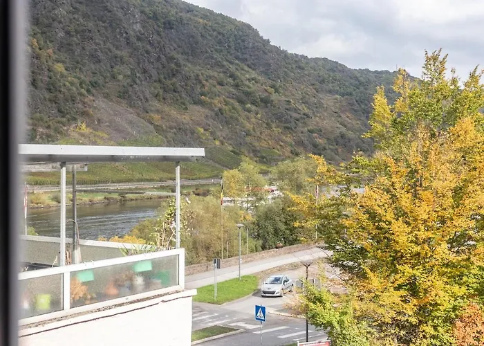 Grosszuegige Dg-wohnung Moselblick アパート