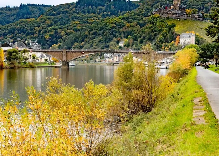 Grosszuegige Dg-wohnung Moselblick アパート